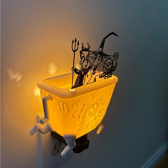 Scentsy nightmare before Christmas mini wall plug in warmer - Picture 4 of 6